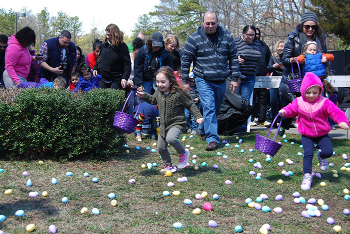 Children Collect 8,000 Eggs during Village of Islandia’s 12th Annual Easter Egg Hunt